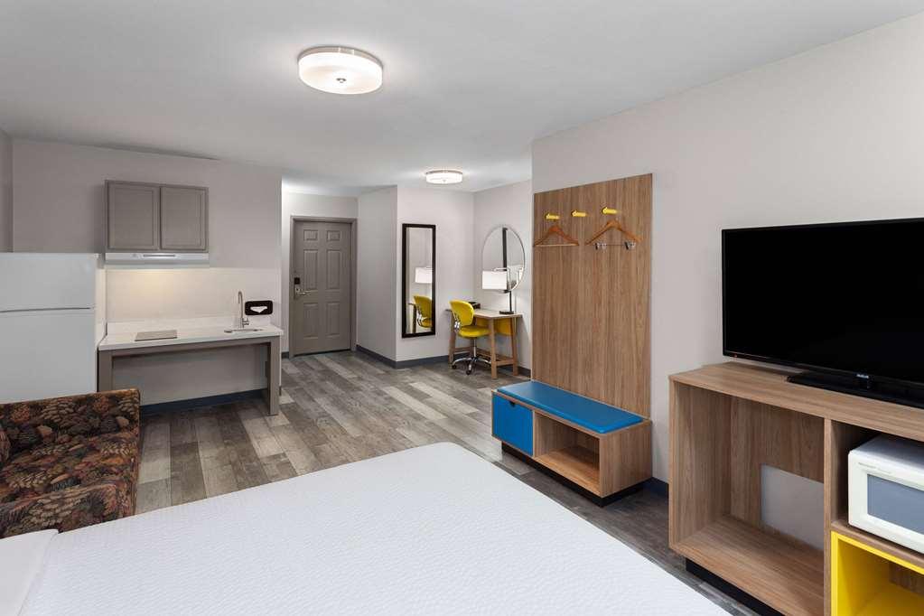 Days Inn & Suites By Wyndham Sellersburg Rum bild