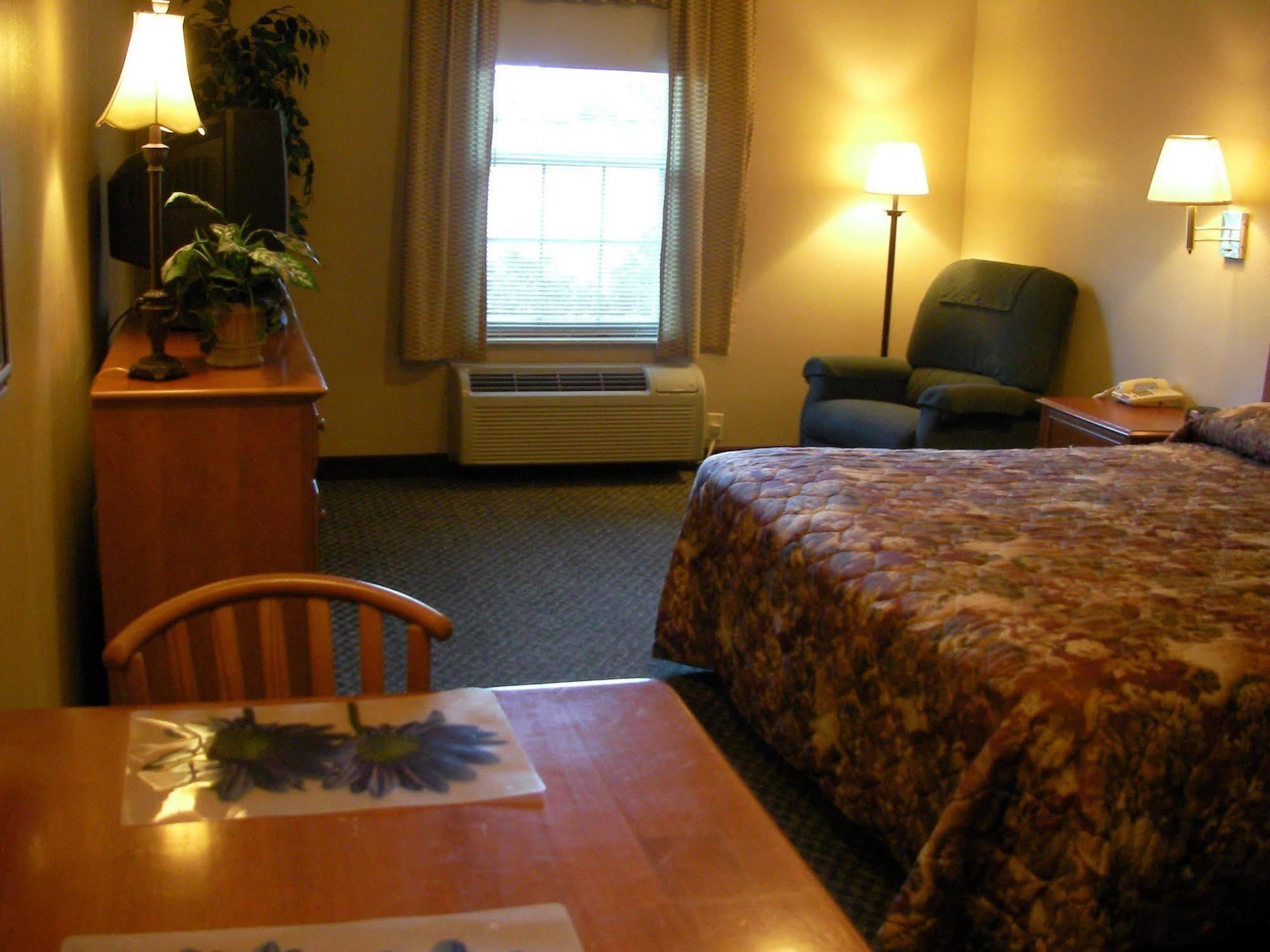 Days Inn & Suites By Wyndham Sellersburg Rum bild