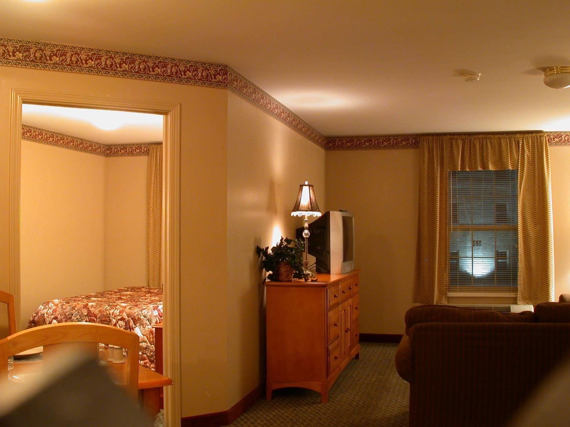 Days Inn & Suites By Wyndham Sellersburg Exteriör bild
